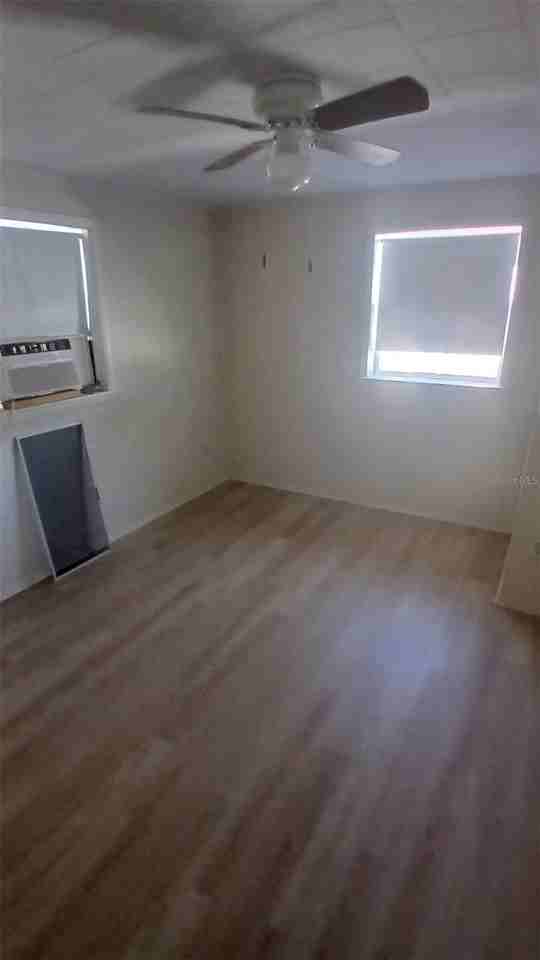 542 Division St - Photo 7 of 8