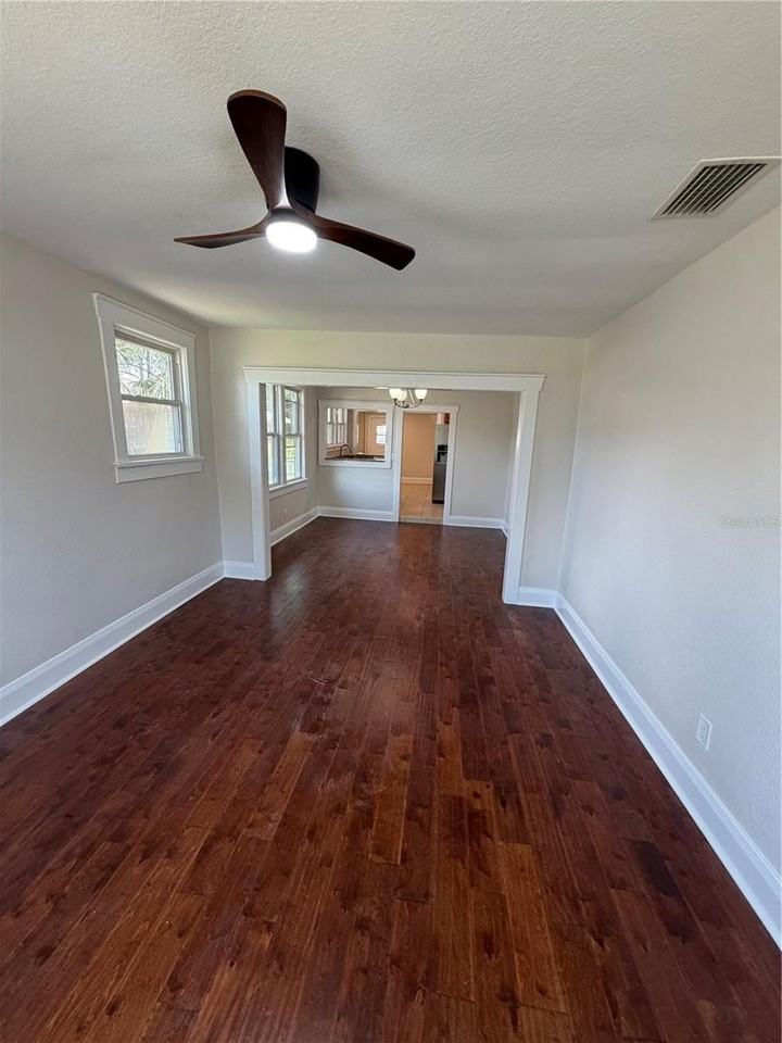 919 W Plymouth St - Photo 2 of 18