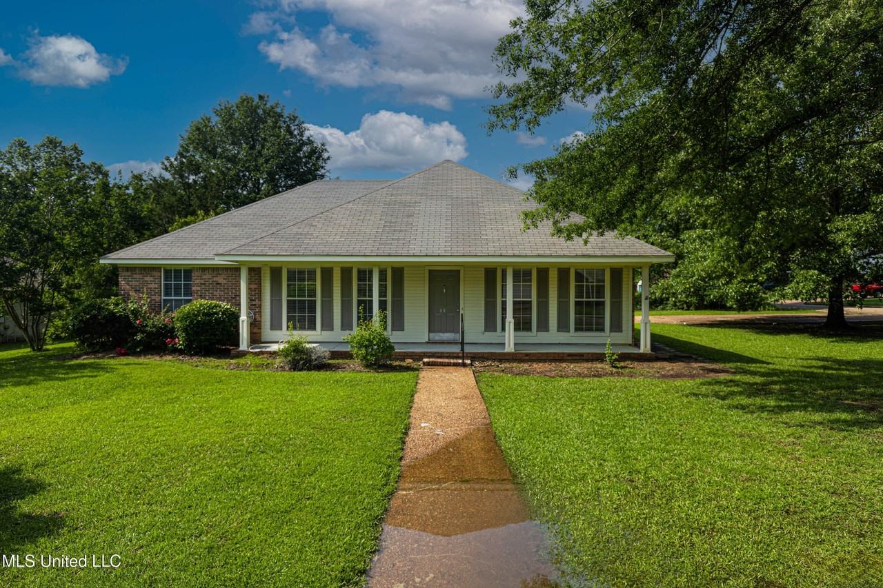 114 Fox Meadow Dr