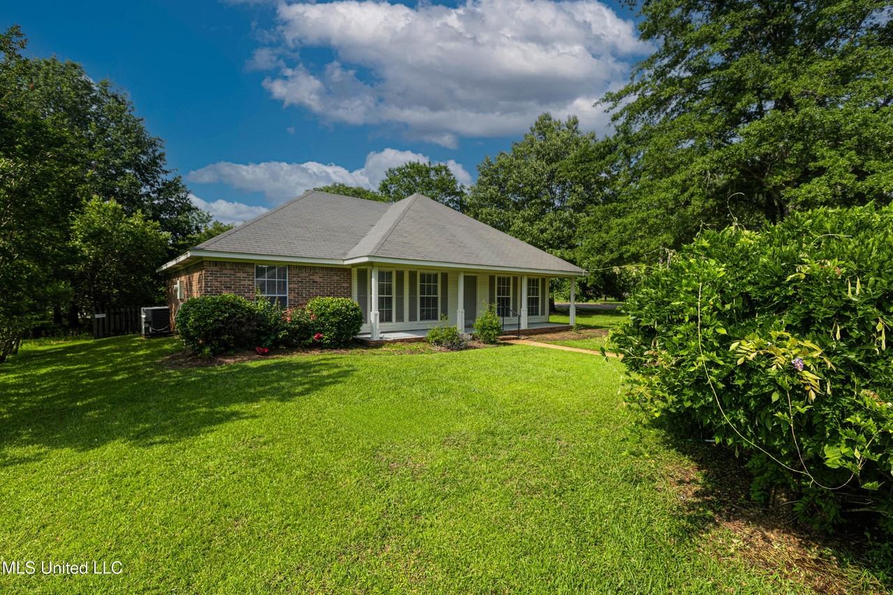 114 Fox Meadow Dr - Photo 3 of 36