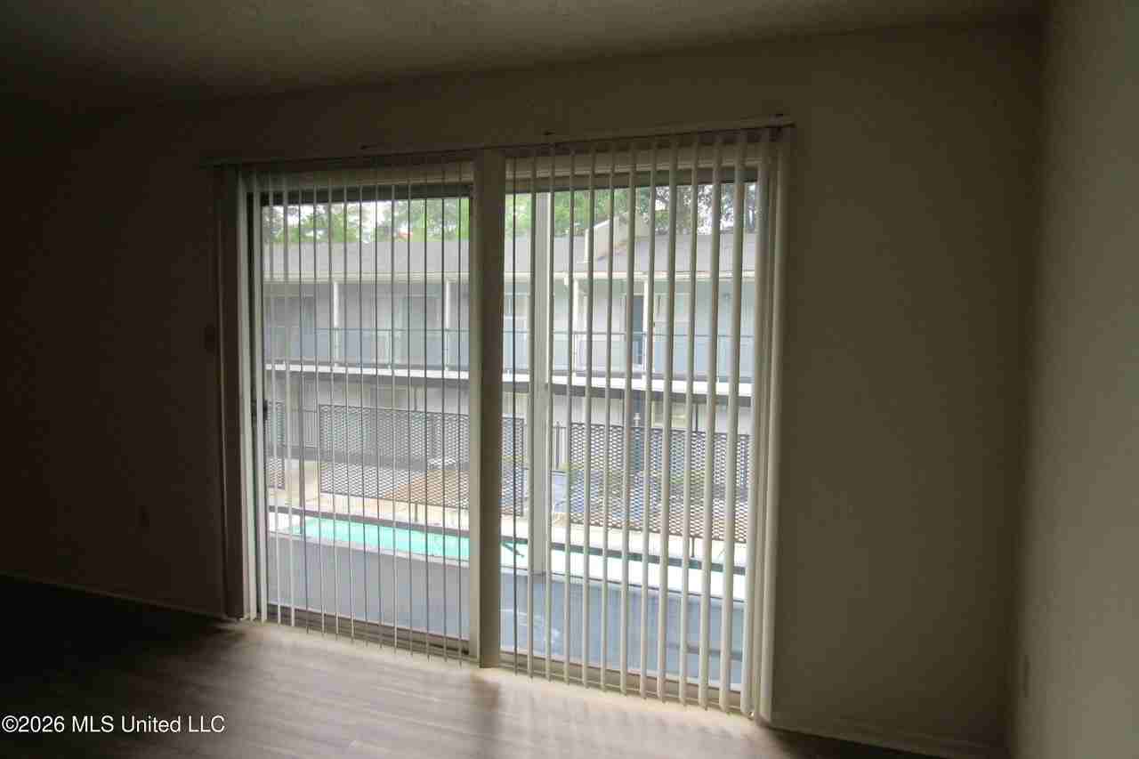 948 Bellevue Pl Apt 204 - Photo 7 of 16