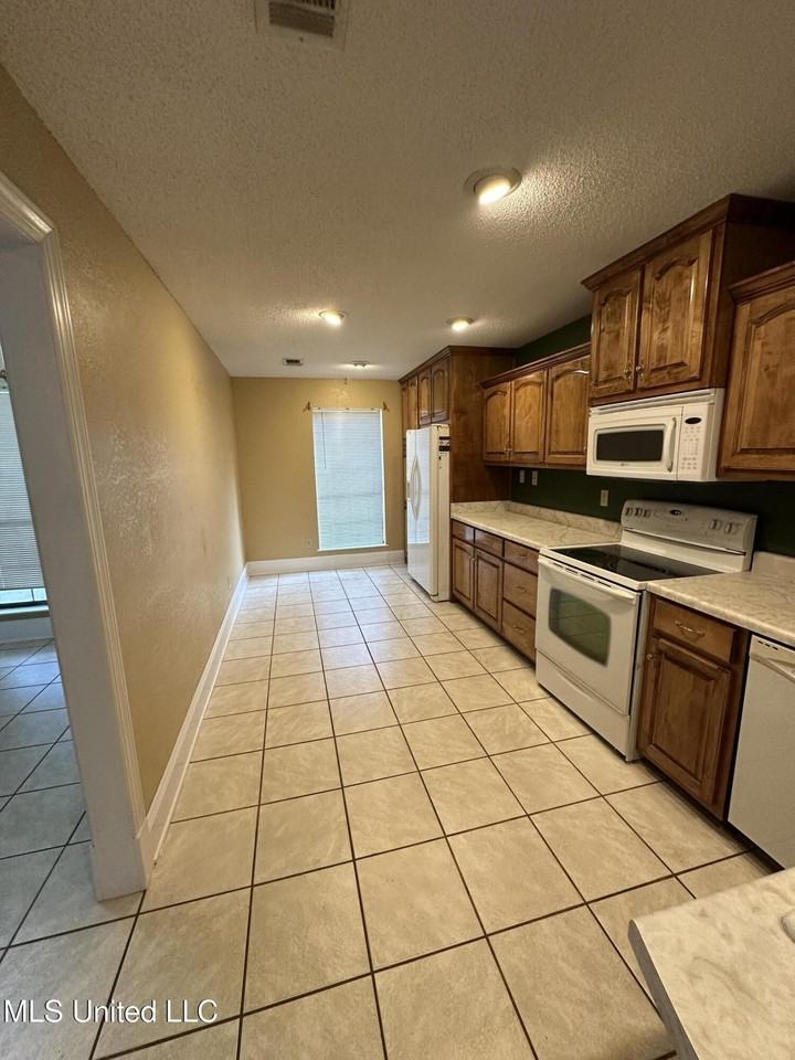 4215 Ingalls Ave - Photo 5 of 31