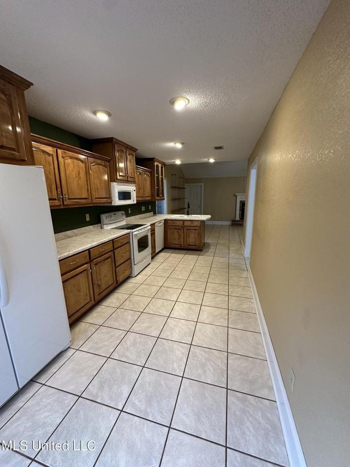 4215 Ingalls Ave - Photo 6 of 31