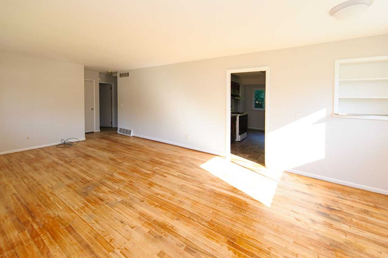 2656 Royal Glen Dr - Photo 5 of 34
