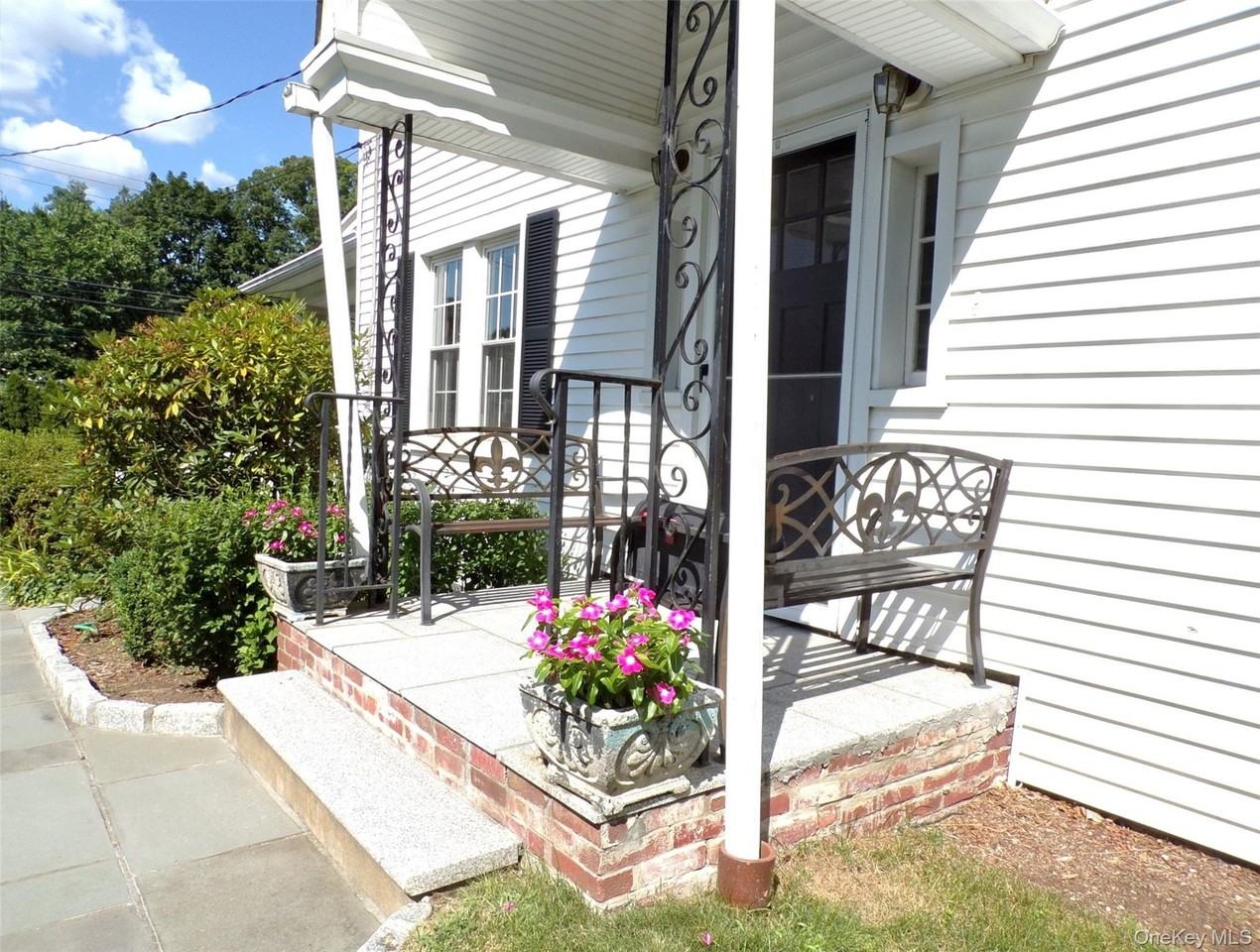 42 Brambach Ave - Photo 4 of 31