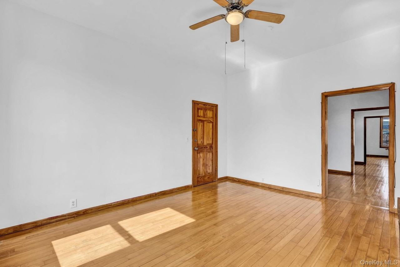12 N Broadway #1stFL - Photo 3 of 19