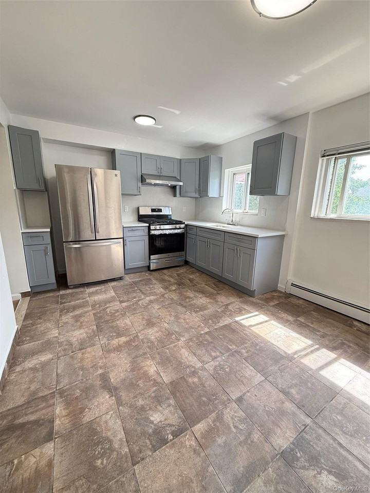 347 Quincy Ave - Photo 3 of 13