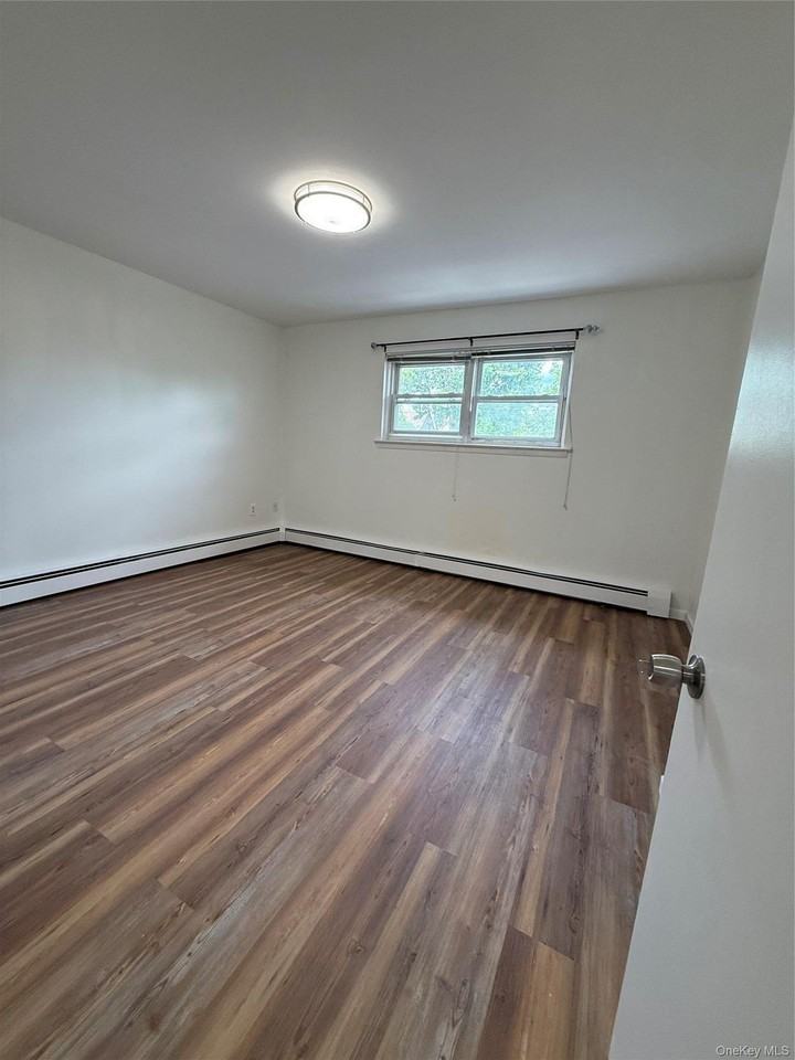 347 Quincy Ave - Photo 6 of 13