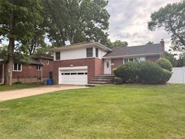 featured image of 748 Leslie Ln