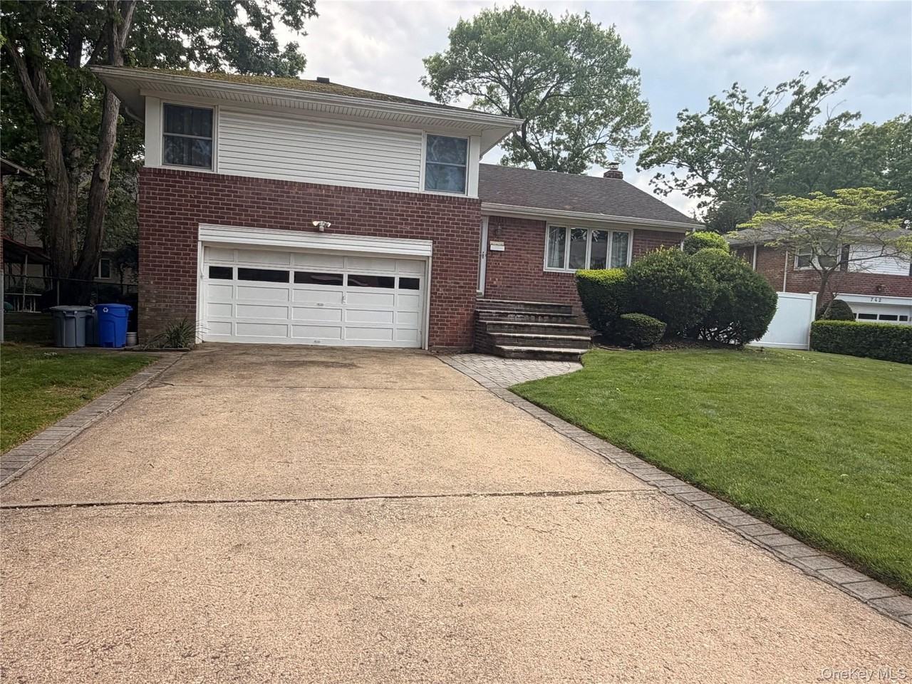 748 Leslie Ln - Photo 2 of 15