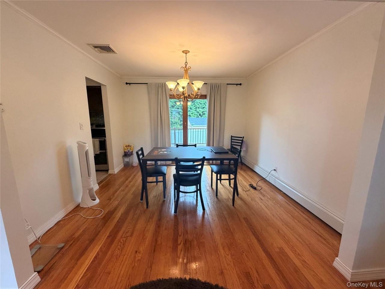 748 Leslie Ln - Photo 4 of 15