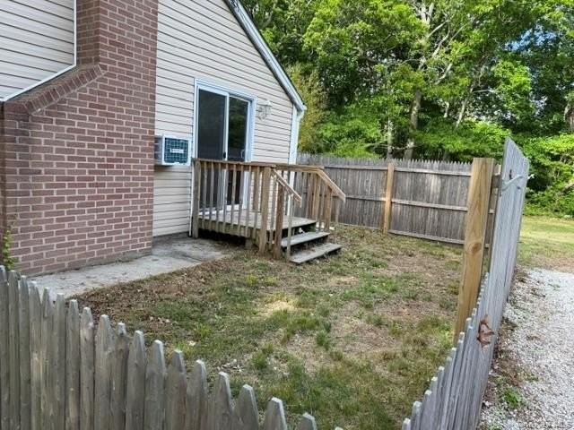 79 Manor Dr - Photo 3 of 9