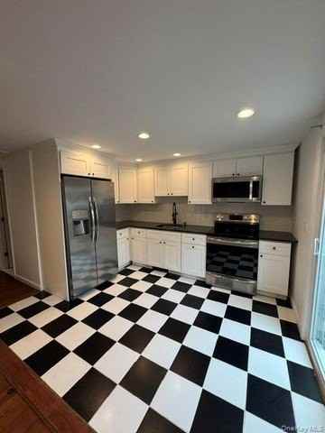 79 Manor Dr - Photo 5 of 9