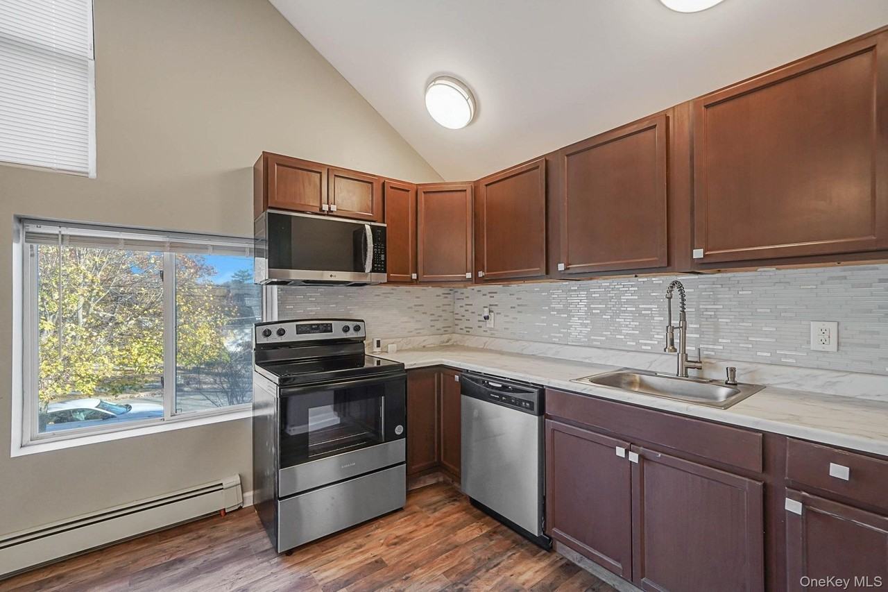 158 Oldfield Ave - Photo 4 of 18