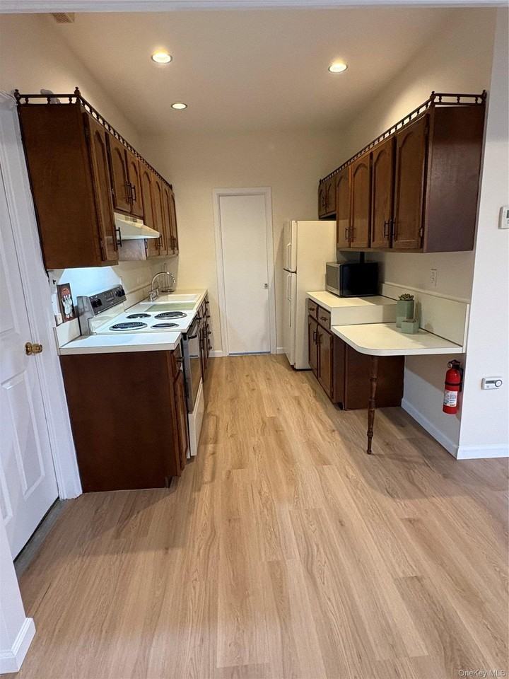 54 Old Brook Rd - Photo 6 of 13