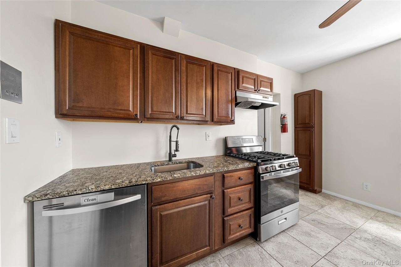 402 Jericho Tpke #1 - Photo 3 of 18