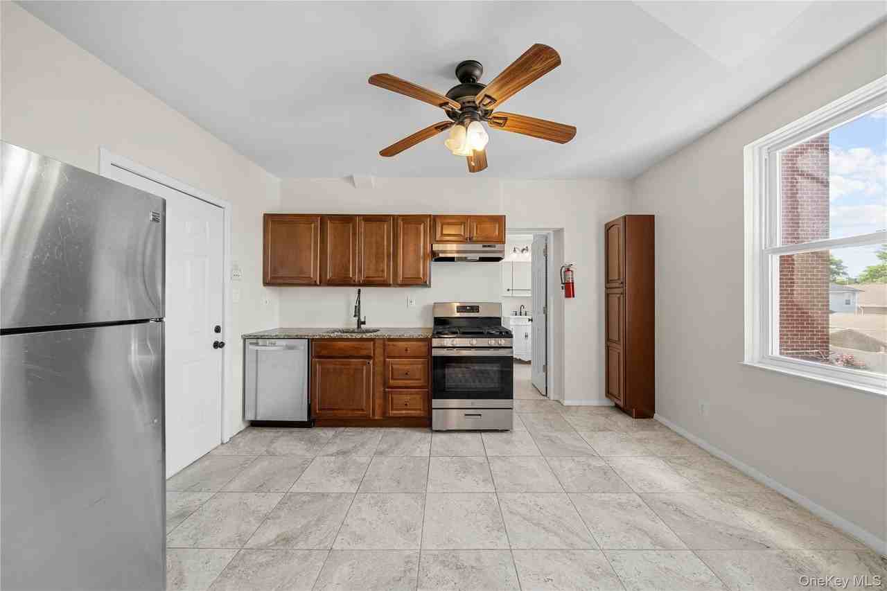 402 Jericho Tpke #1 - Photo 4 of 18