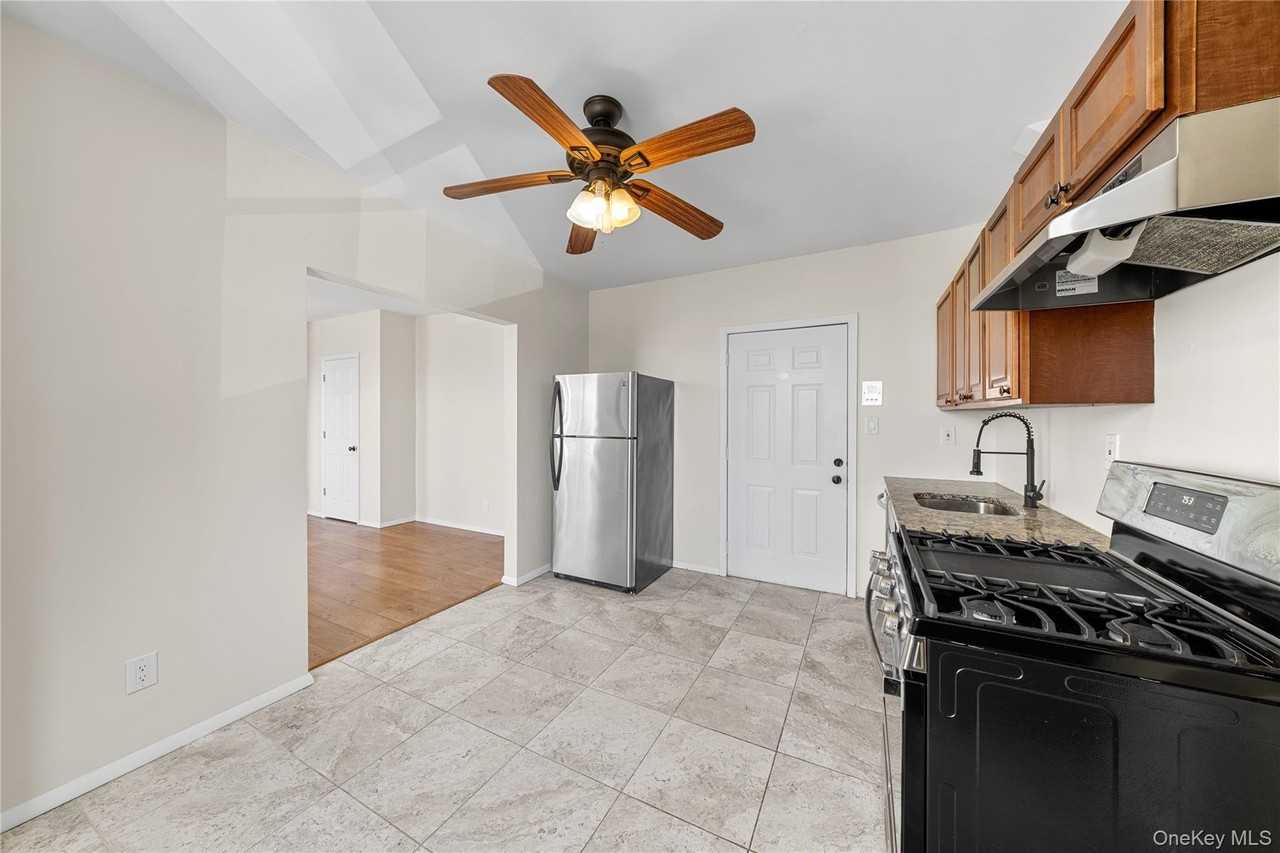 402 Jericho Tpke #1 - Photo 5 of 18