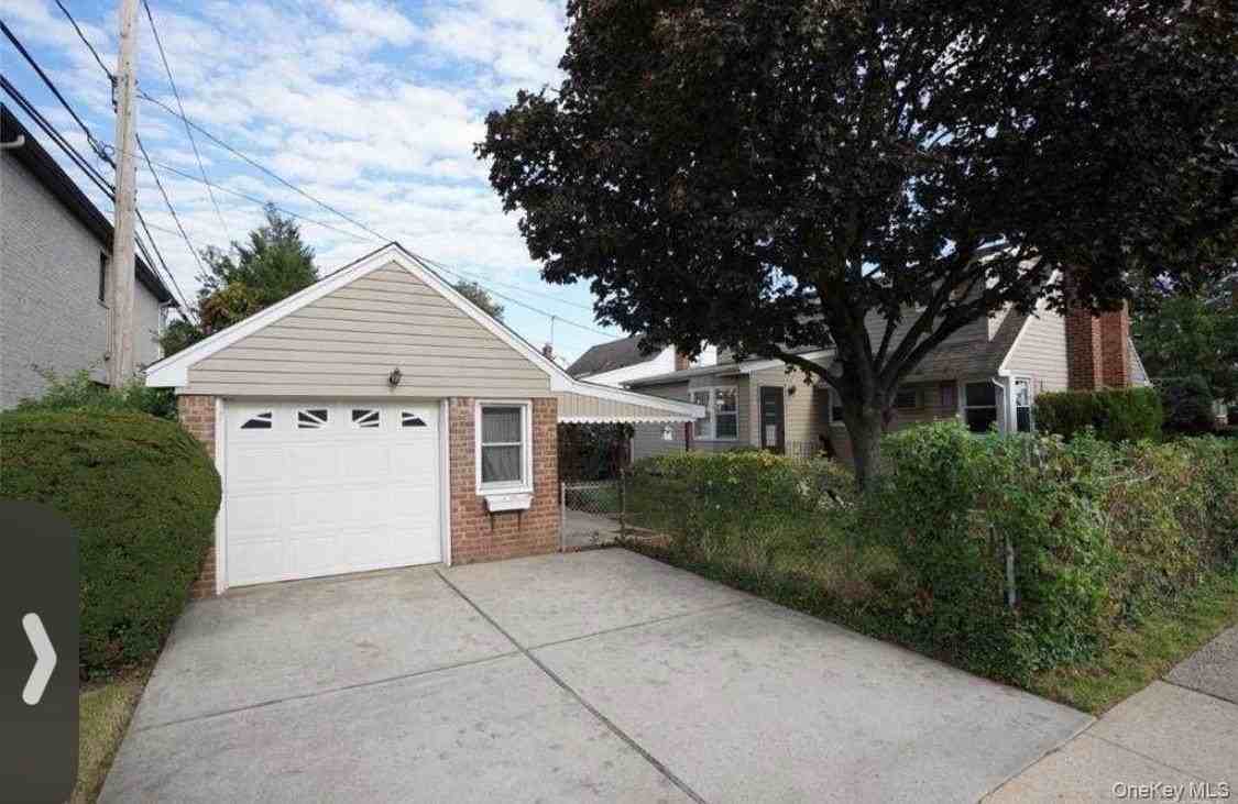 252 Arlington St - Photo 3 of 4