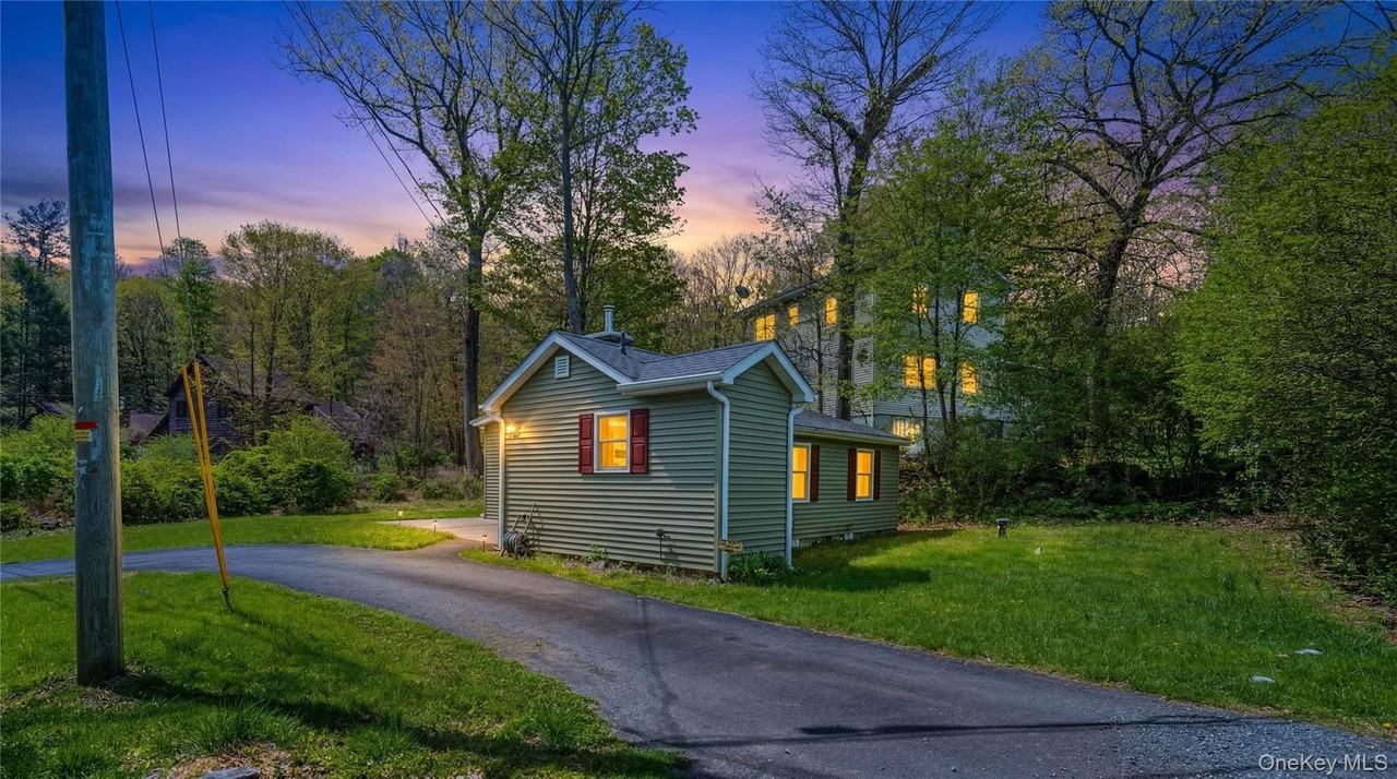 797 Forest Glen Rd - Photo 2 of 27