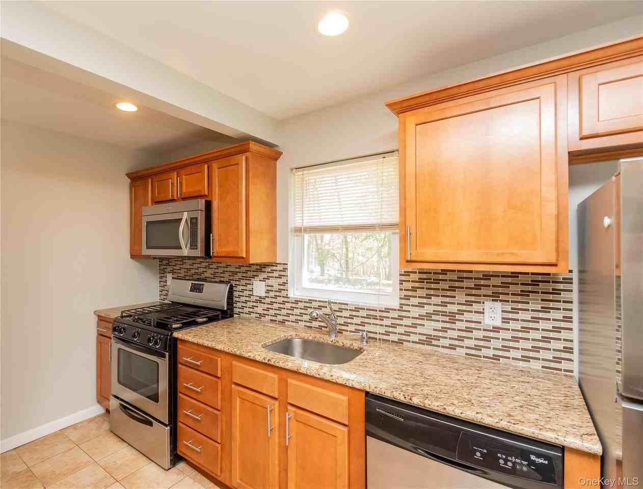 797 Forest Glen Rd - Photo 5 of 27