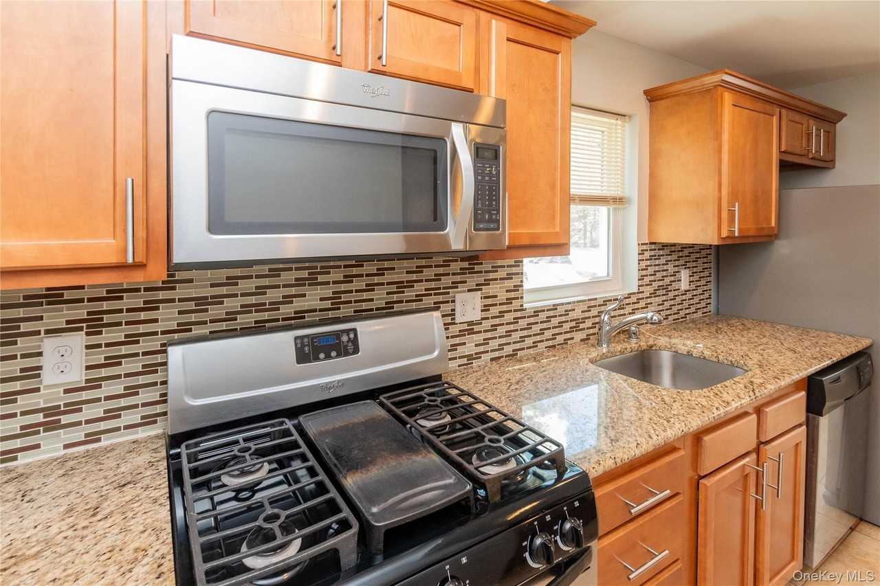 797 Forest Glen Rd - Photo 6 of 27