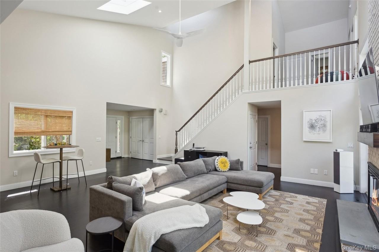 8 Indian Pipe Dr - Photo 2 of 38