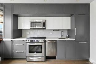 432 W 52nd St #D7 - Photo 1 of 1