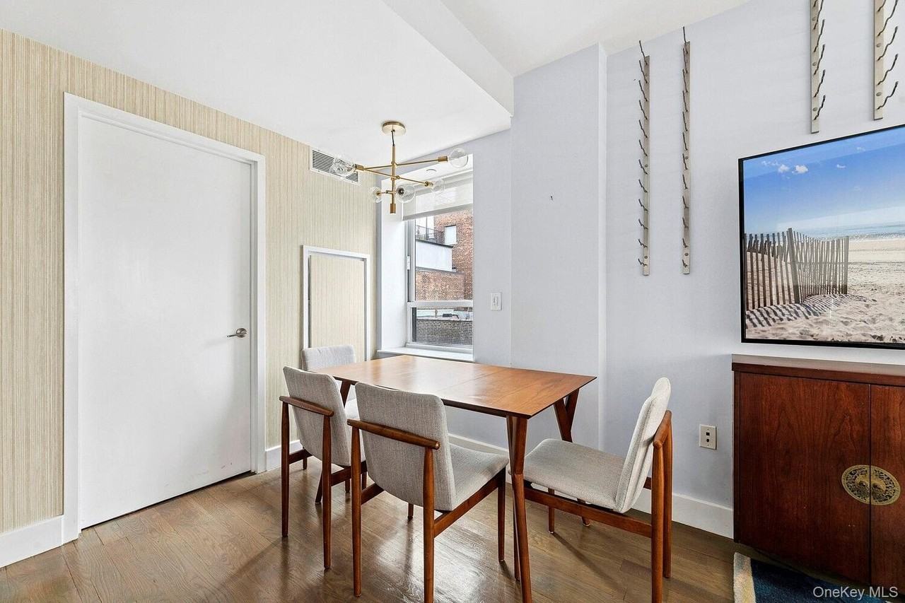 432 W 52nd St #D7 - Photo 3 of 10