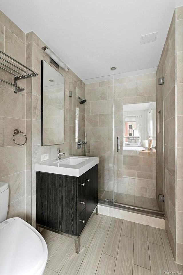 432 W 52nd St #D7 - Photo 5 of 10