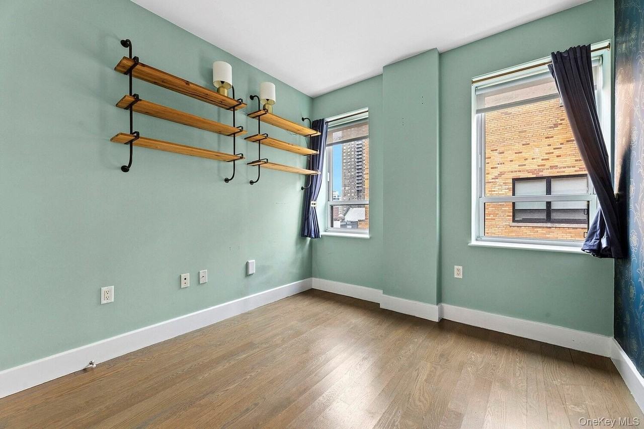 432 W 52nd St #D7 - Photo 6 of 10