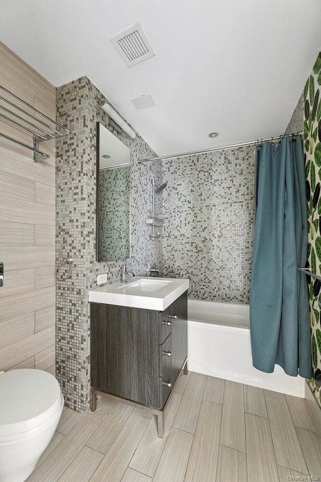 432 W 52nd St #D7 - Photo 7 of 10