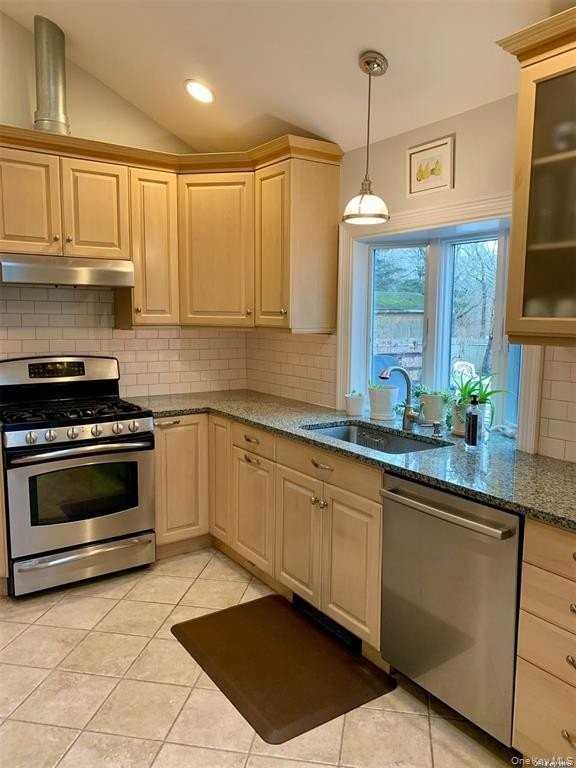 6 Lynn Ct - Photo 5 of 24