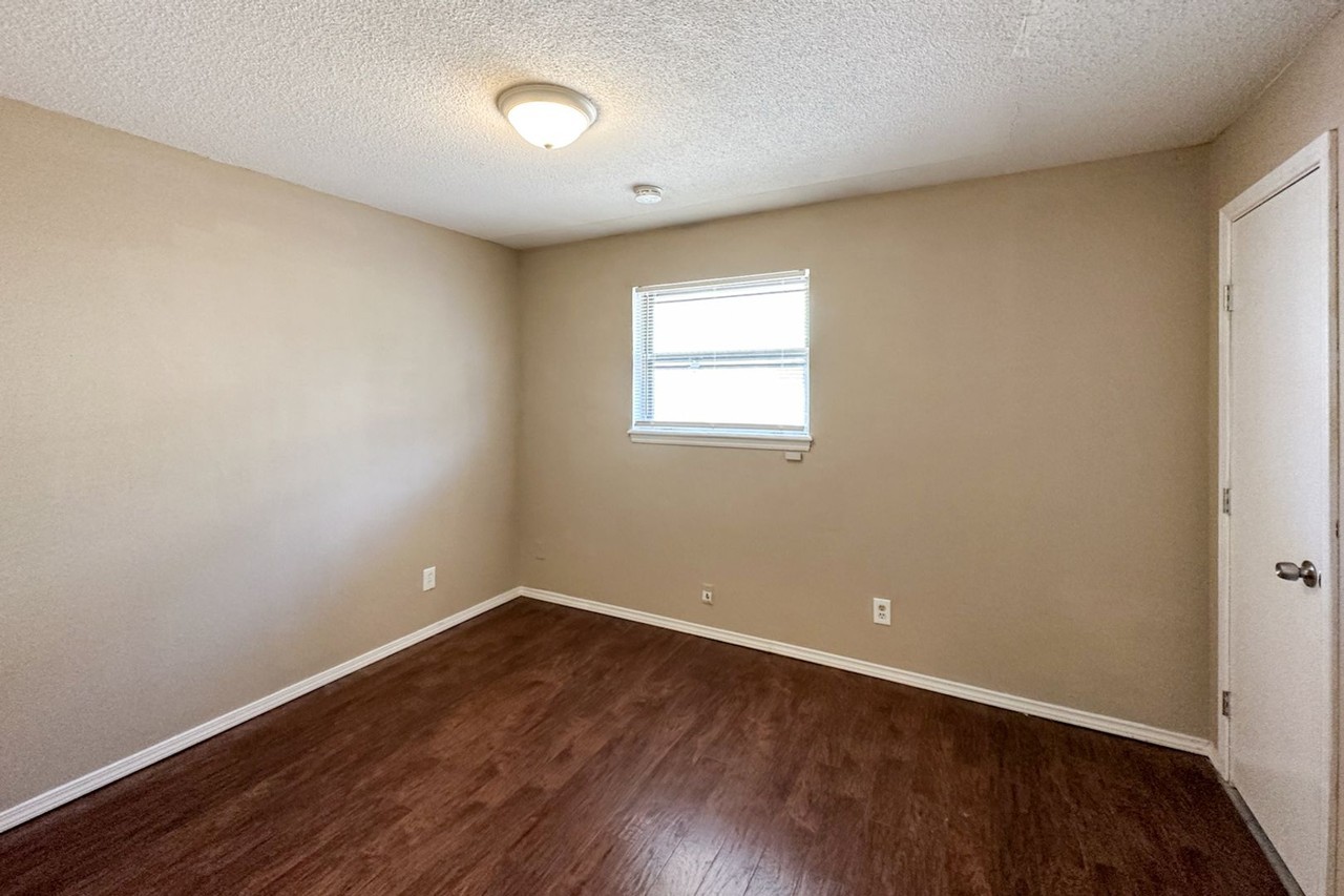 972 Nw 5th St - Photo 4 of 14