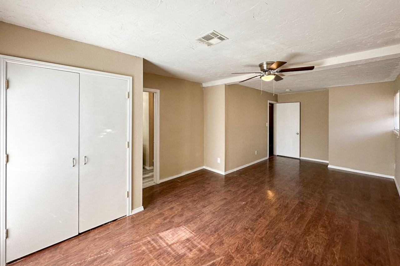 972 Nw 5th St - Photo 5 of 14