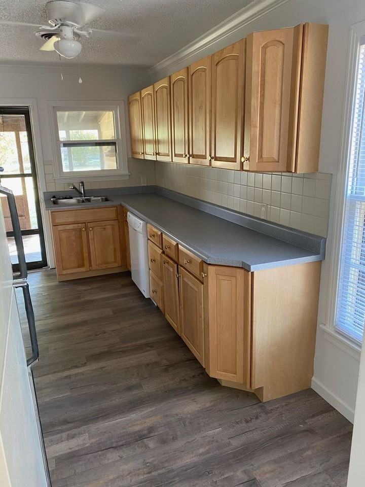 2371 Moore St - Photo 3 of 11