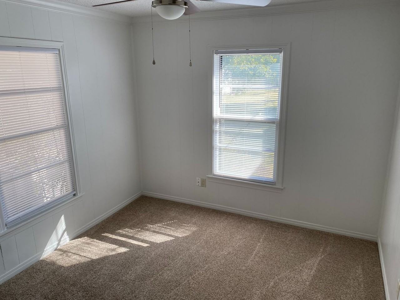 2371 Moore St - Photo 4 of 11