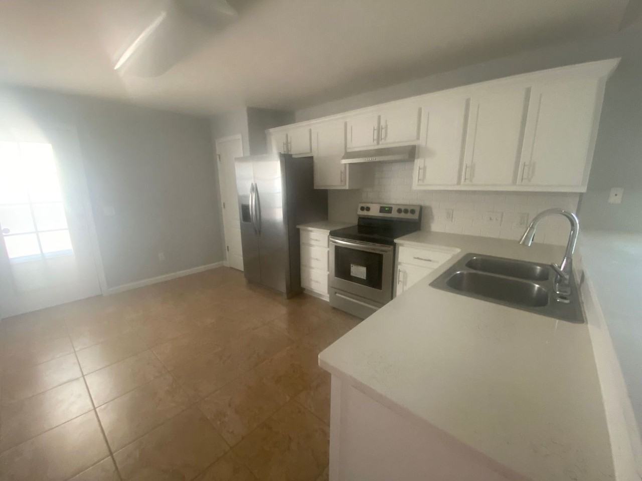5302 E 7th St - Photo 6 of 14