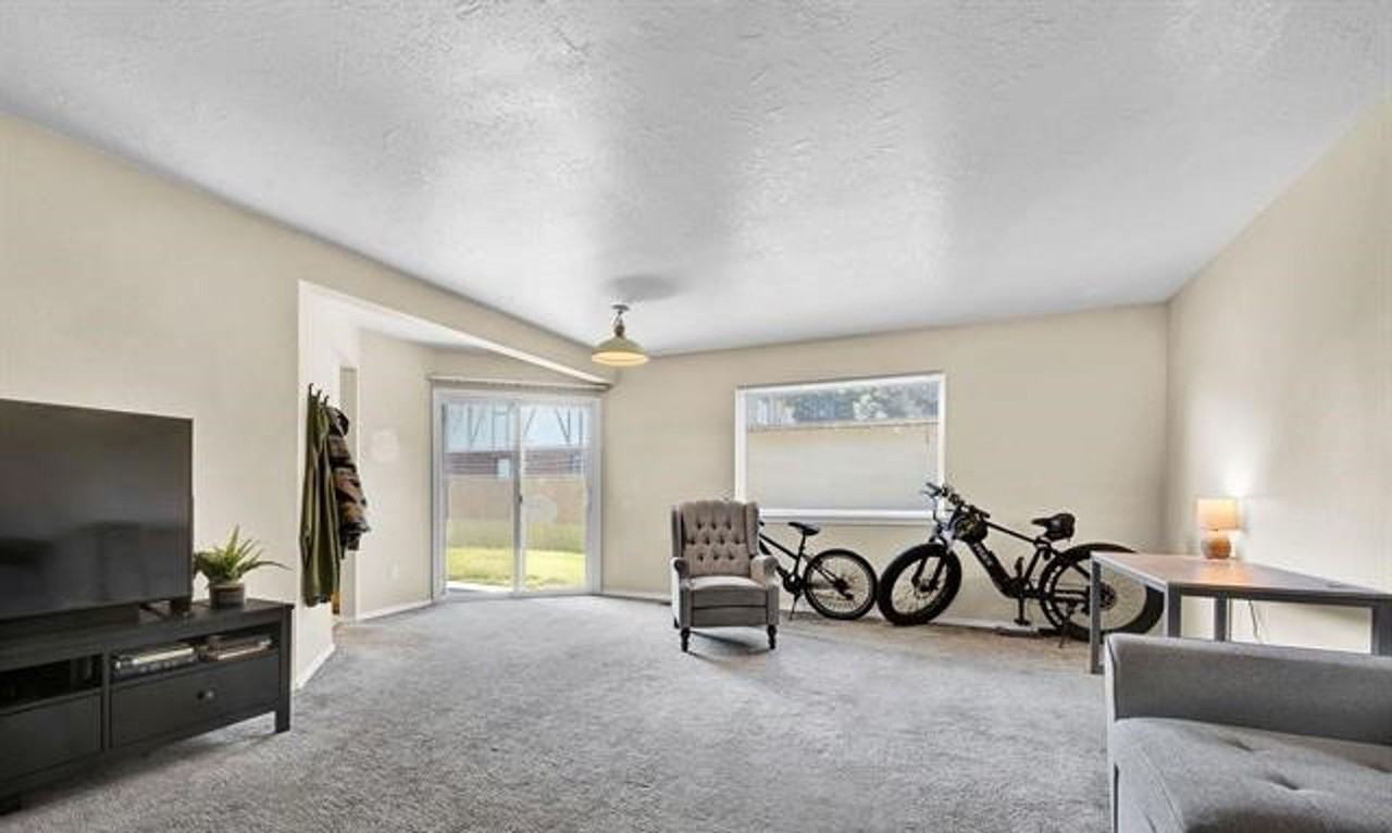 9143 W Cory Ln - Photo 2 of 7