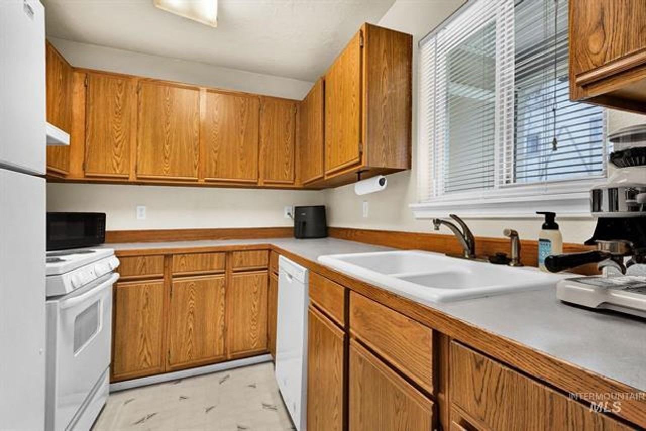 9143 W Cory Ln - Photo 3 of 7