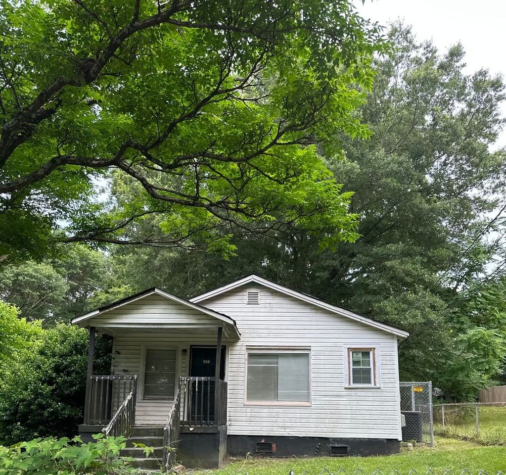 1311 Jay Ave - Photo 2 of 7