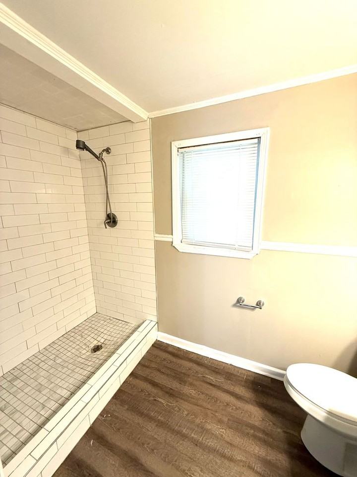 942 Parkwood Ct - Photo 7 of 15