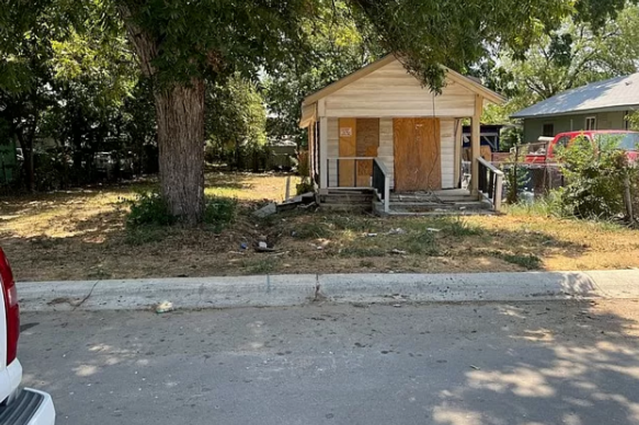 136 Alabama St - Photo 2 of 2