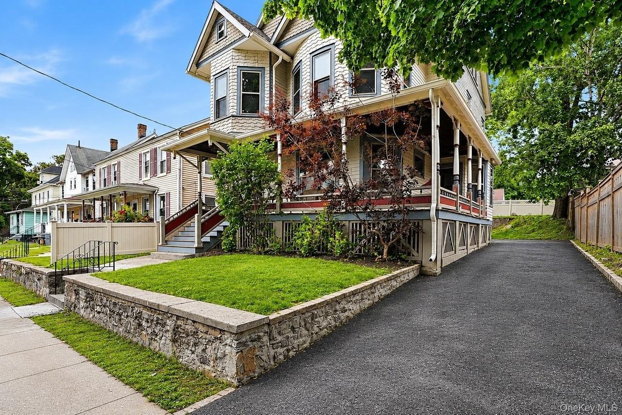 834 John St - Photo 2 of 37
