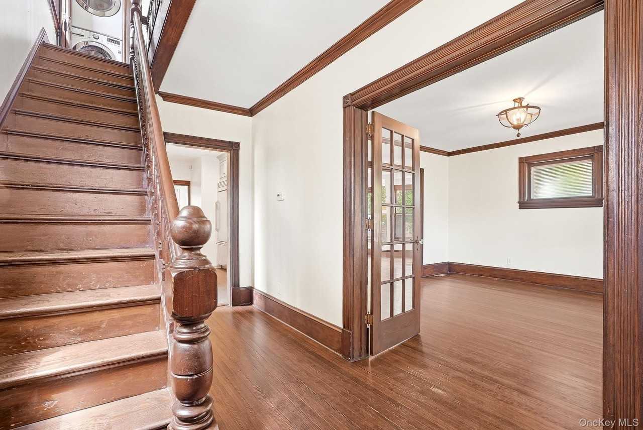 834 John St - Photo 5 of 37