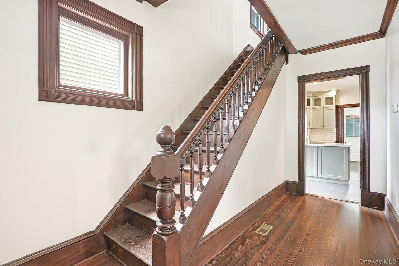 834 John St - Photo 6 of 37