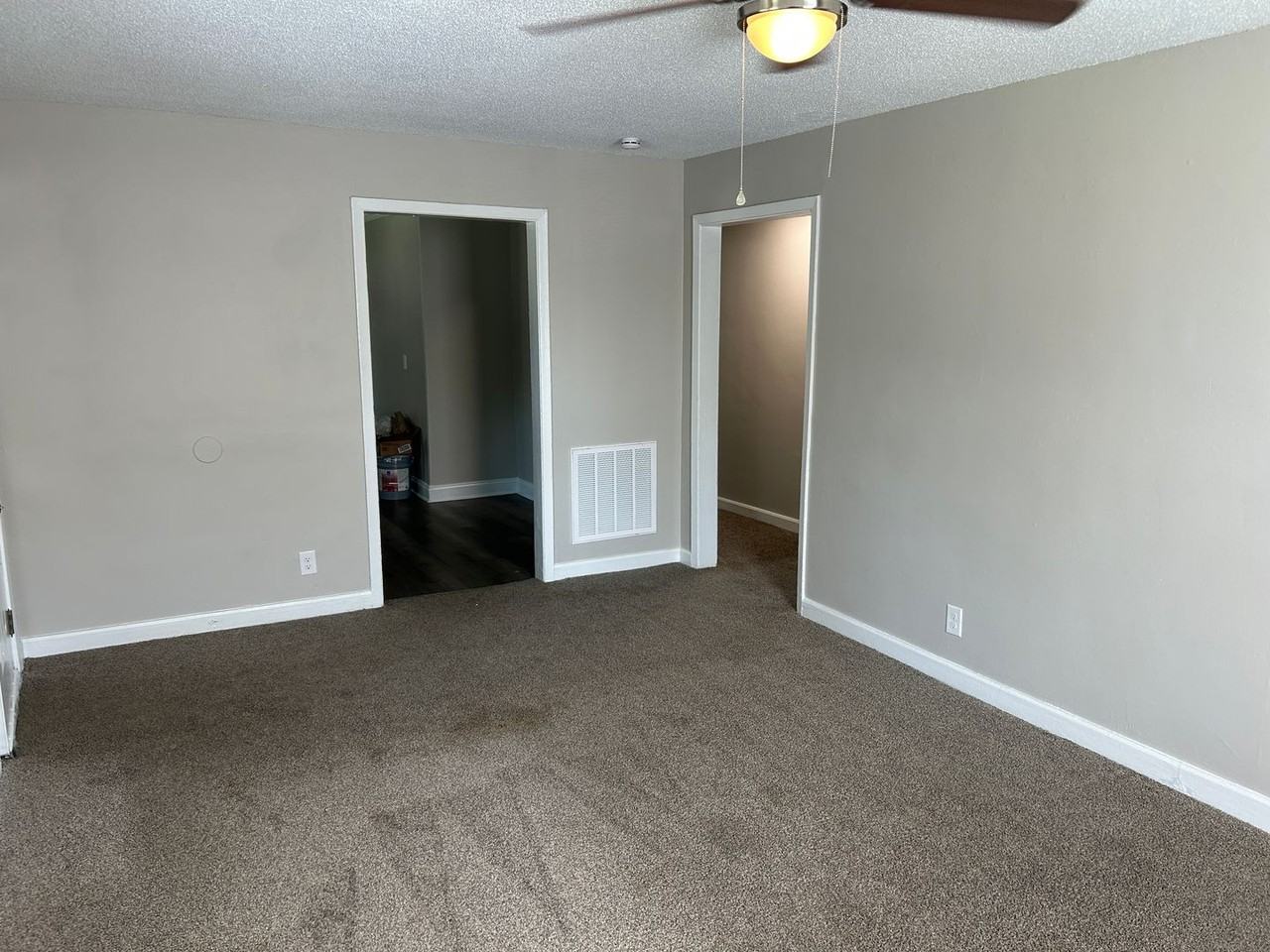1659 Ne 23rd St - Photo 3 of 12
