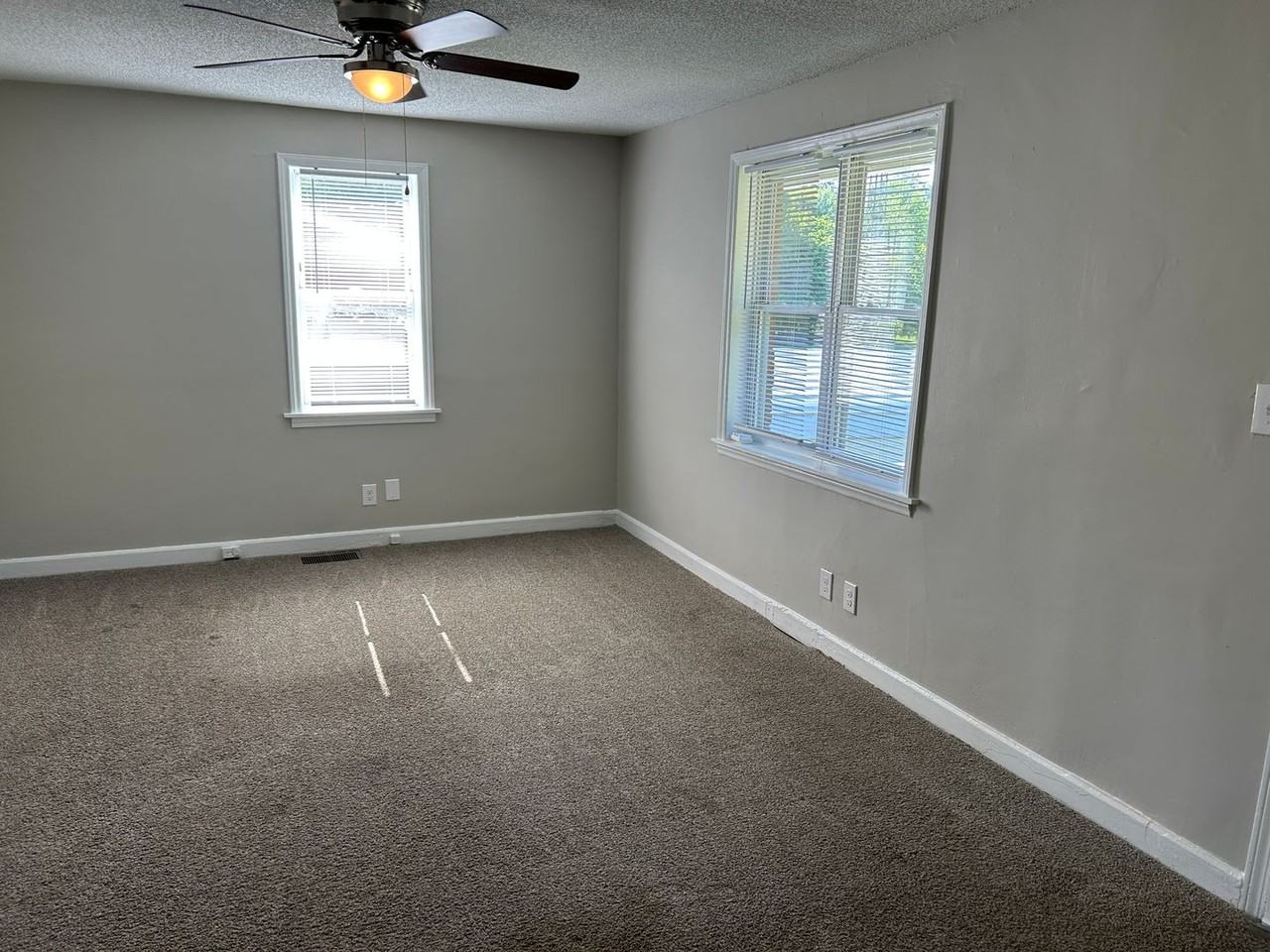 1659 Ne 23rd St - Photo 4 of 12