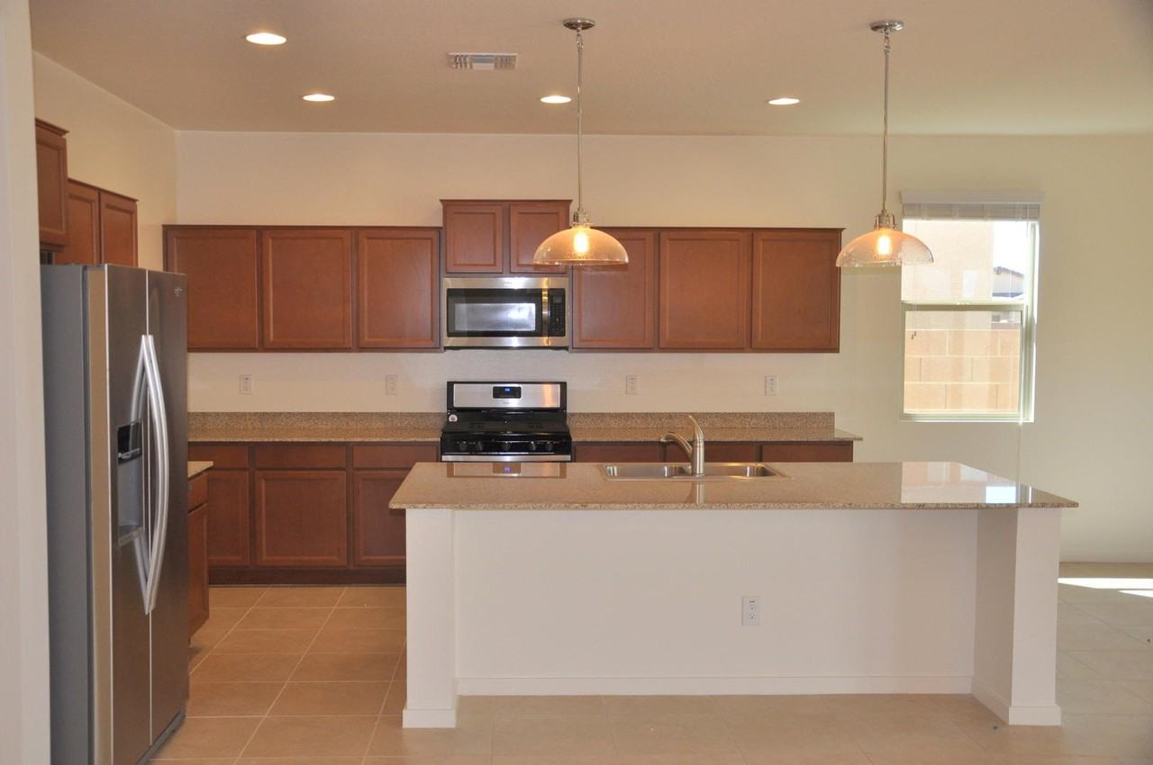 838 W Carlsbad Dr - Photo 2 of 17