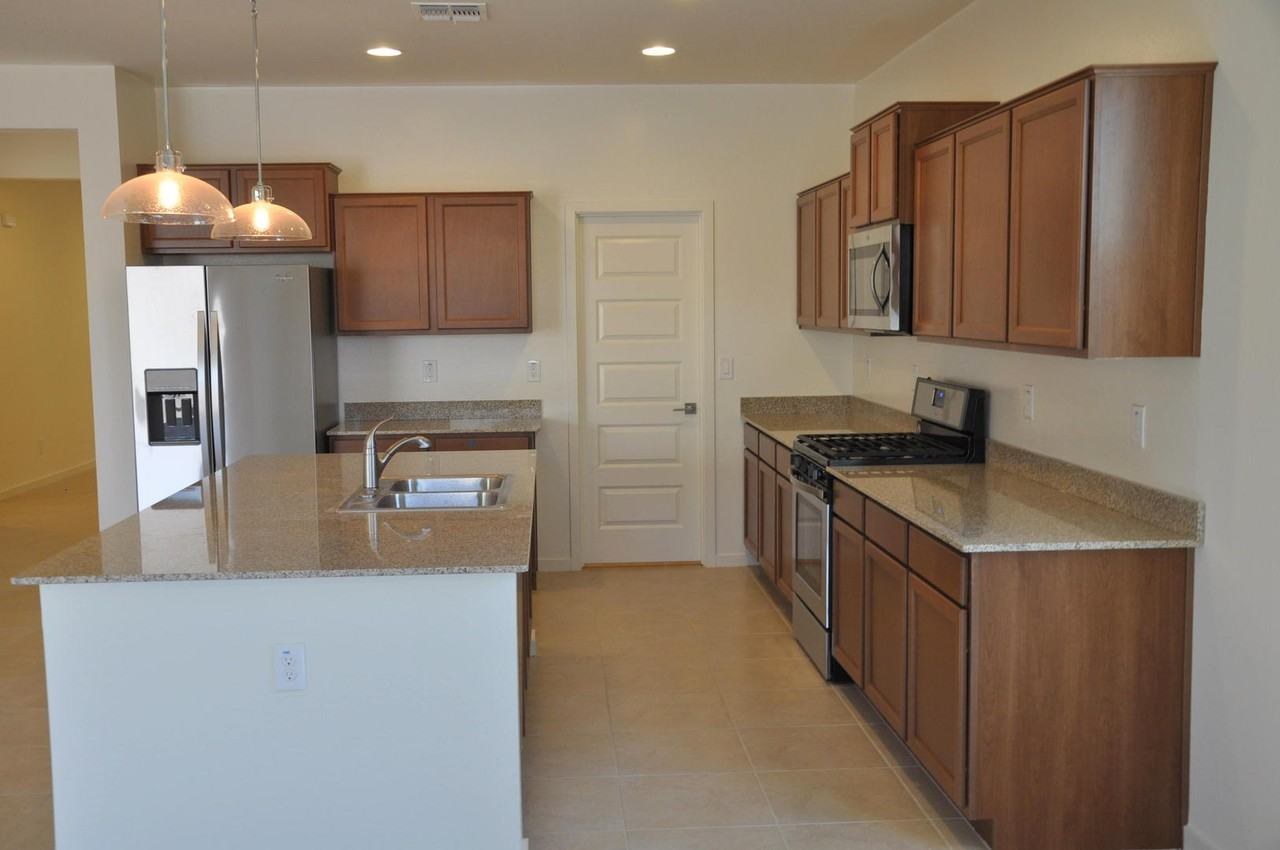 838 W Carlsbad Dr - Photo 4 of 17